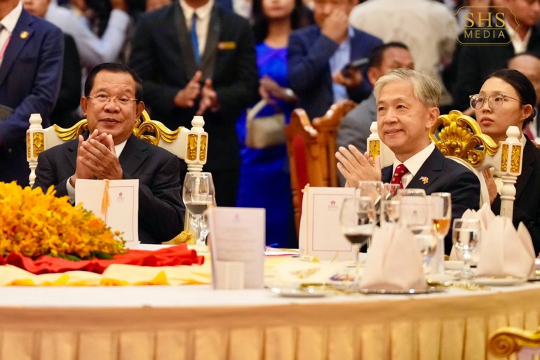 សម្ដេច​តេជោ ហ៊ុន សែន អញ្ជើញ​ចូលរួម​ពិធី​អបអរ​ខួប​អនុស្សាវរីយ៍​លើក​ទី​៧៦ នៃ​ថ្ងៃ​បង្កើត​សាធារណរដ្ឋ​ប្រជាមានិត​ចិន​